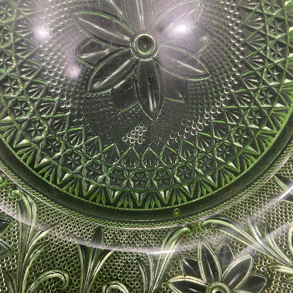 Vintage Uranium Tiara INDIANA GLASS Chantilly Green 10" Dinner Plate Replacement - Picture 8 of 17